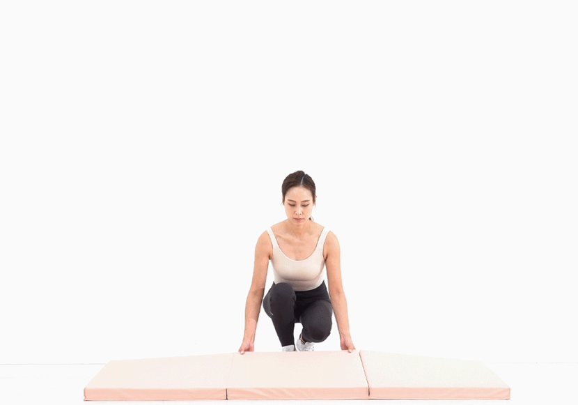 이고진 3단 접이식 요핏 운동매트 50T 접이식 기능 시연 GIF