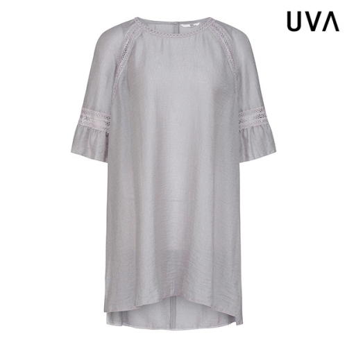 우바(UVA) 라운드 펀칭 프릴 반팔 블라우스 A1M2BL34_이미지