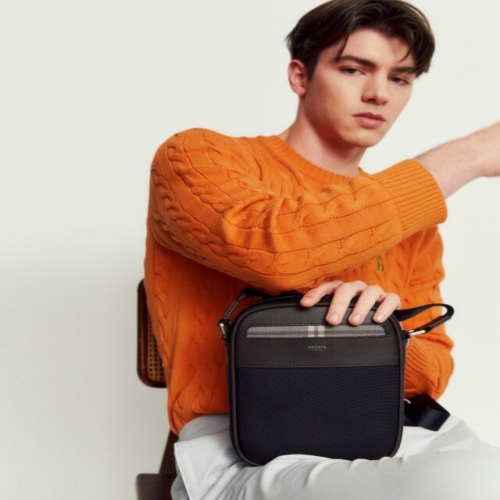 헤지스 스테디셀러 브라운체크 가죽 배색 나일론 크로스백 WUBA5E029W3_이미지