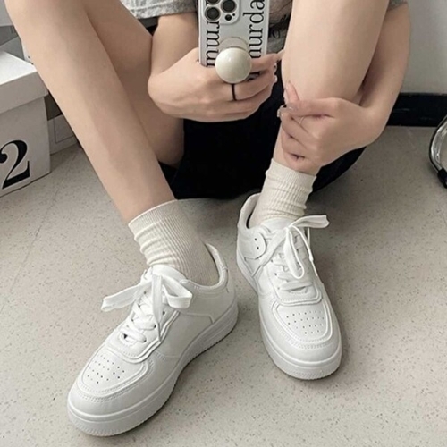 대학생 엠티 개강 스 룩 화이트 통굽 스니커즈-WFINCI6