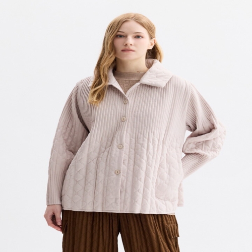 플리츠미 시그니처 커브 라인 퀼팅 하프 자켓_EPJKW225081