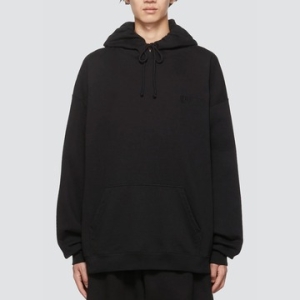 VETEMENTS F/W 자수 로고 오버사이즈 후드티 블랙 UA53HD260B
