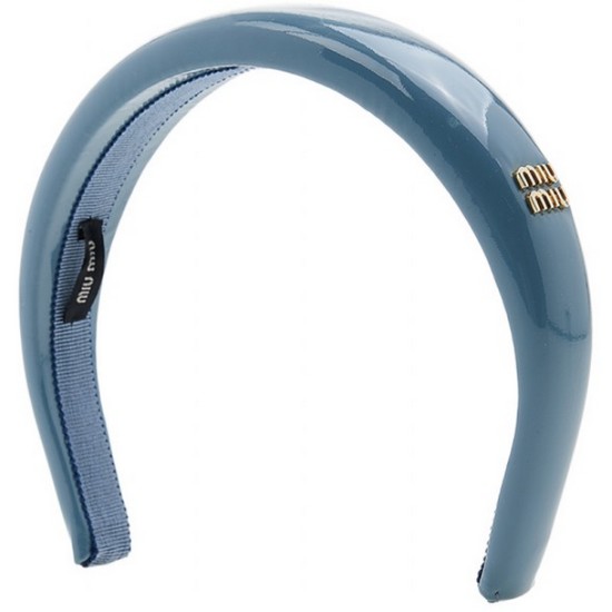 미우미우 페이턴트 가죽 헤어밴드 5IH025 069 F0637이미지입니다. 누르면 해당 게시물로 새창이동합니다.