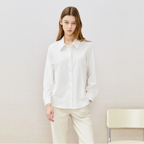 더아이잗(TheIzzat) 뉴욕 베이직 칼라 블라우스 IR2M0BL701