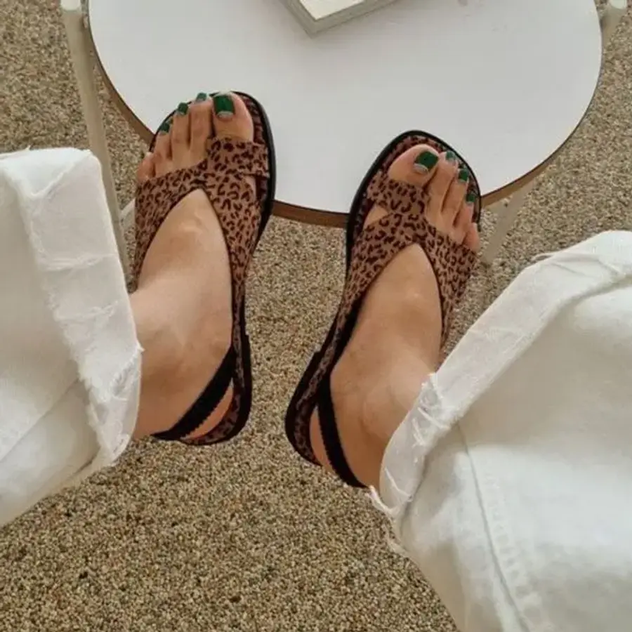 오너클랜 패턴 원단 사용의 오픈토 캐주얼 플랫 샌들 6SS WFM0H8J_260624_이미지