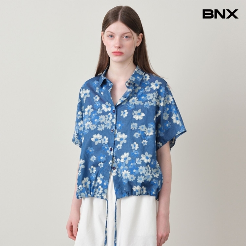 BNX 비엔엑스 플라워 패턴 밑단 스트링 반팔 셔츠 BX2BL036L0이미지입니다. 누르면 해당 게시물로 새창이동합니다.