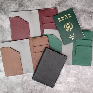 이니셜스 프라하 천연가죽 여권지갑 해킹방지각인무료이미지입니다. 누르면 해당 게시물로 새창이동합니다.