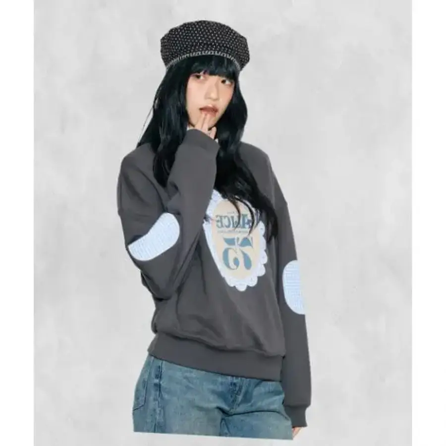 라티젠 DISNEY WONDERLAND_PATCH SWEATSHIRTCHARCOAL 307085