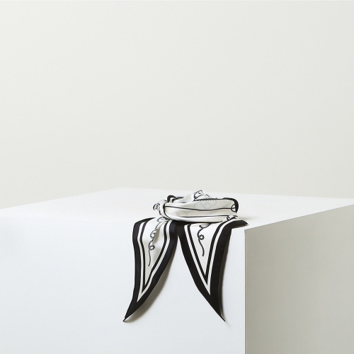 헤지스 HISC6E500BK_여성 블랙 H클립 마름모 실크 스카프_이미지