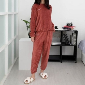 홈웨어 홈웨어 극세사 캠핑룩 수면잠옷 파자마_플리스 버건디 9052879_이미지