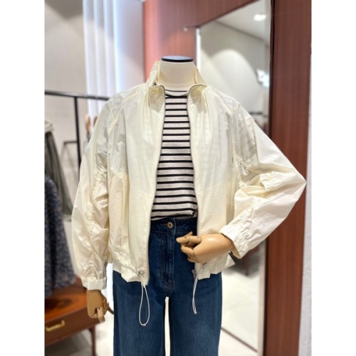BCBG 맥시 점퍼 B5B3R153이미지입니다. 누르면 해당 게시물로 새창이동합니다.