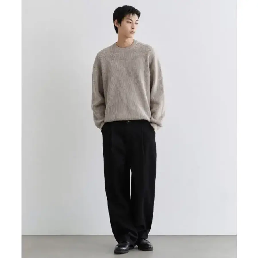 무신사 스탠다드 스탠다드 MUSINSA STANDARD 원 턱 루즈 테이퍼드 데님 팬츠 로우 블랙 MMBNP0Z01-AK 114620_이미지