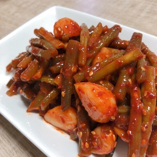 정우네콩잎 마늘쫑 1kg (1개)