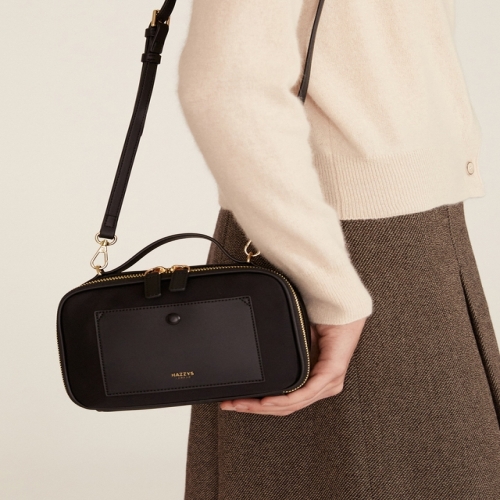 LF 헤지스 블랙 심플 포켓 나일론 파우치 미니크로스백_HIWA4E962BK