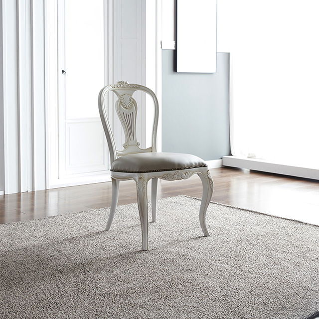 피어젠 봄베이 식탁의자