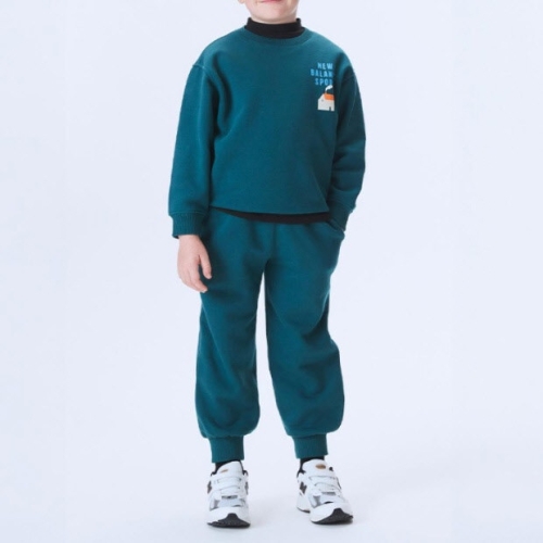 뉴발란스 키즈트레이닝세트 NQJ NK9YE4404U-70 Cozy Winter 일러스트 기모 스웨트 셋업_이미지