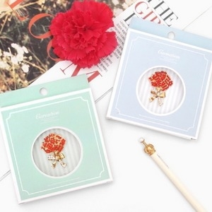 투영 감사 카네이션 브로치
