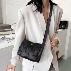 오너클랜 여성 예쁜 스트릿 스퀘어 미니 숄더백 크로스백 가방 WC1F45B