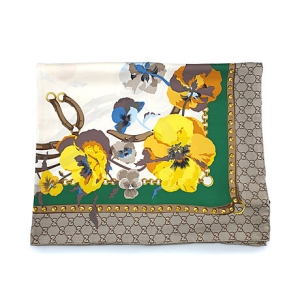 구찌 플라워 스퀘어 스카프 508796-3G001이미지입니다. 누르면 해당 게시물로 새창이동합니다.