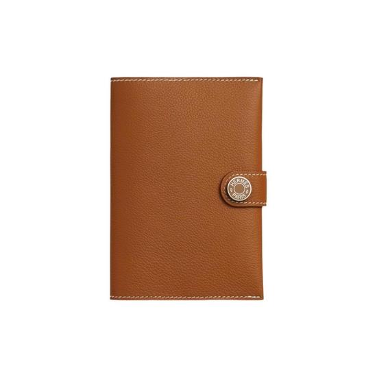 에르메스 R M S 패스포트 홀더 에버컬러 팔라듐 하드웨어 골드 H084149CKAK이미지입니다. 누르면 해당 게시물로 새창이동합니다.