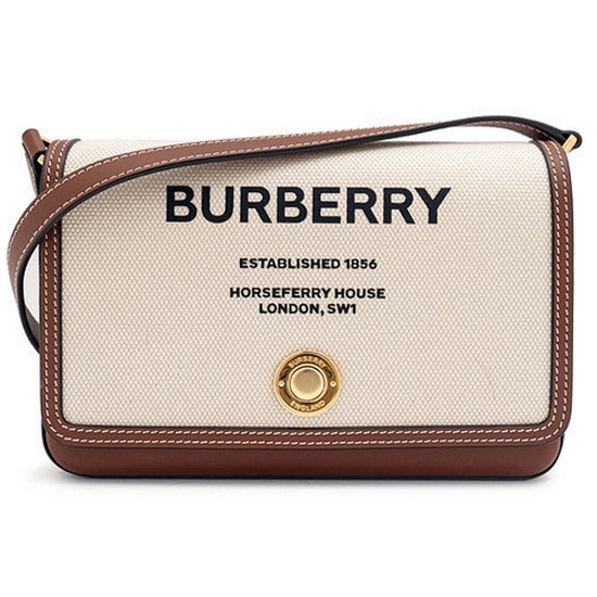 버버리 햄프셔 캔버스 미니 크로스백 8055220이미지입니다. 누르면 해당 게시물로 새창이동합니다.