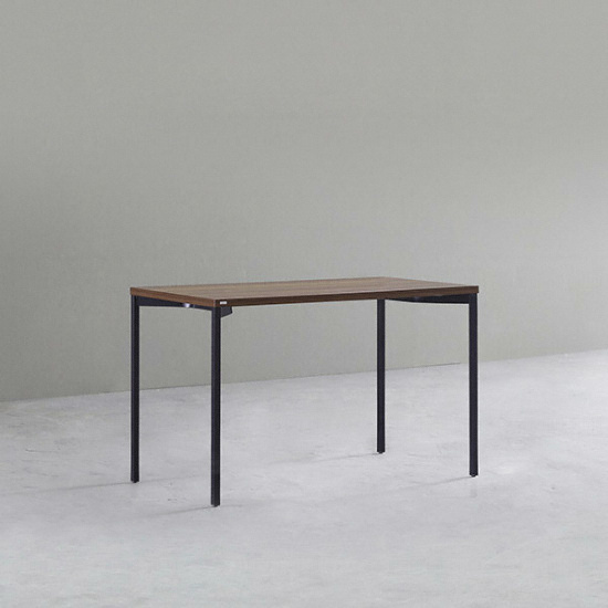 데스커 베이직 책상 (1400x600)_이미지