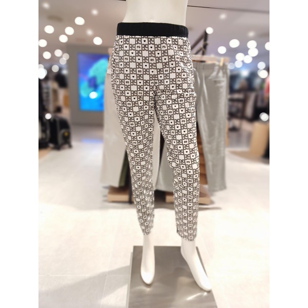 �ĸ������� �ö�� ��Ʈ�� Ʈ���̴����� 521E1PF283_WH