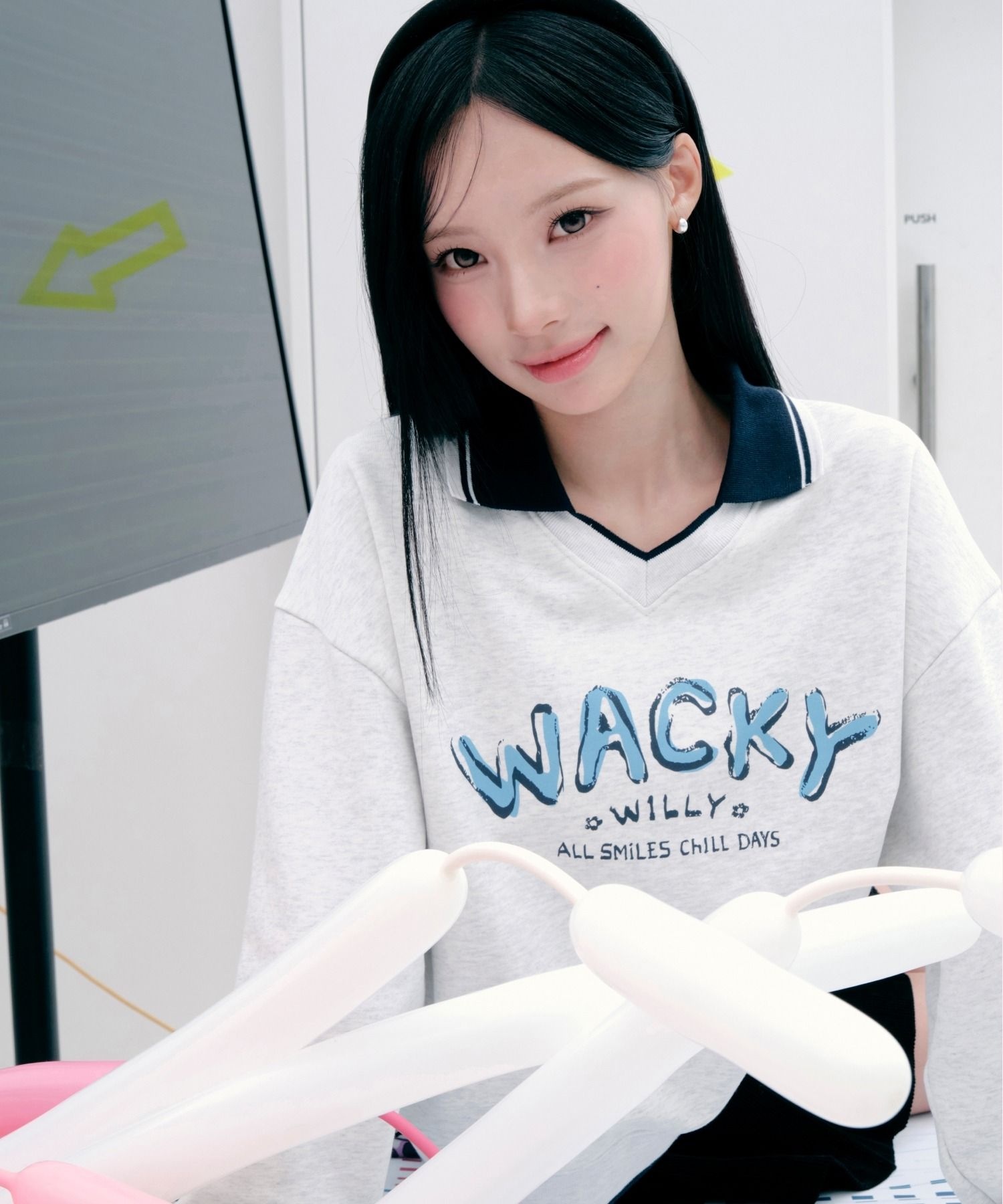 비케이브 와키윌리 WACKY WILLY 원이 우먼스 브이넥 카라 맨투맨 라이트 그레이 WA2603CR64LG 491507