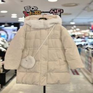 신디키즈 여아겨울신상꾸안꾸 데일리 스타일 가볍고 따뜻한 귀달이 하트 가방 세트 롱다운 점퍼CIJD24N02_이미지