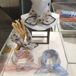 닥스 여성 면대 나염 손수건 2매세트 5종 택 1_DAKS3001이미지입니다. 누르면 해당 게시물로 새창이동합니다.