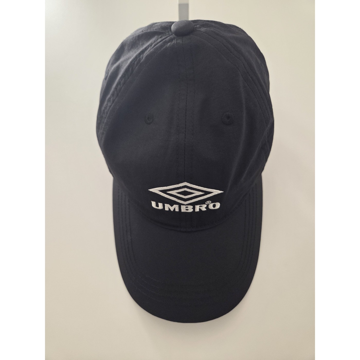 엄브로 에센셜 하이 나일론 볼캡 BLACK UR323CCP90 BLK0