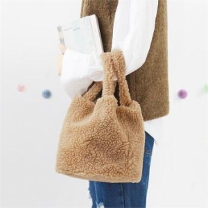 라일리 Rly 여성 겨울패션 포근 양털 뽀글이 심플 데일리 토트백 9513691
