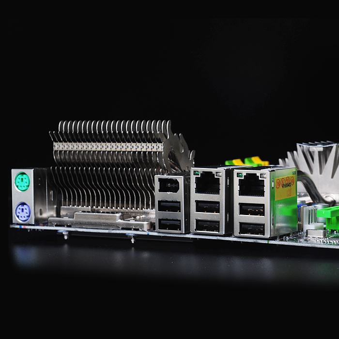 DFI Lanparty UT X48-T2R FOXTECH