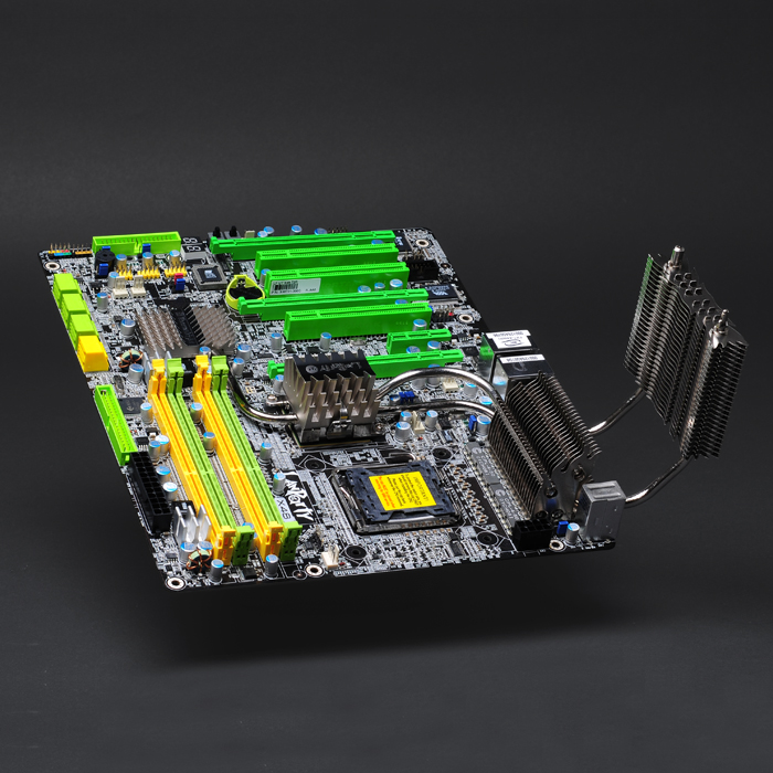 DFI Lanparty UT X48-T2R FOXTECH