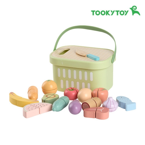 원목 음식 자르기