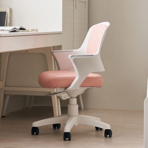 핀란디아 루미 책상의자이미지입니다. 누르면 해당 게시물로 새창이동합니다.