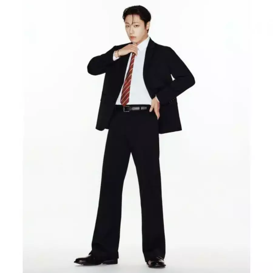 무신사 무신사 스탠다드 STANDARD 이도현 PICK 플레어 히든 밴딩 슬랙스 블랙 485856