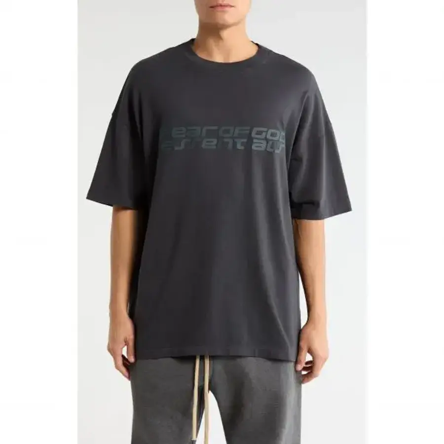 에센셜 Fear of God Essentials 피어 오브 갓 스 90년대 핏 로고 그래픽 티셔츠 7568376_이미지
