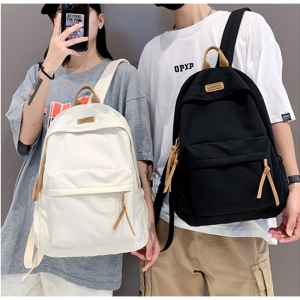 여학생 메는 가방 학생 여중생 중학생 책가방 여대생 고등학생 여고생 여자 대학생 백팩 블랙