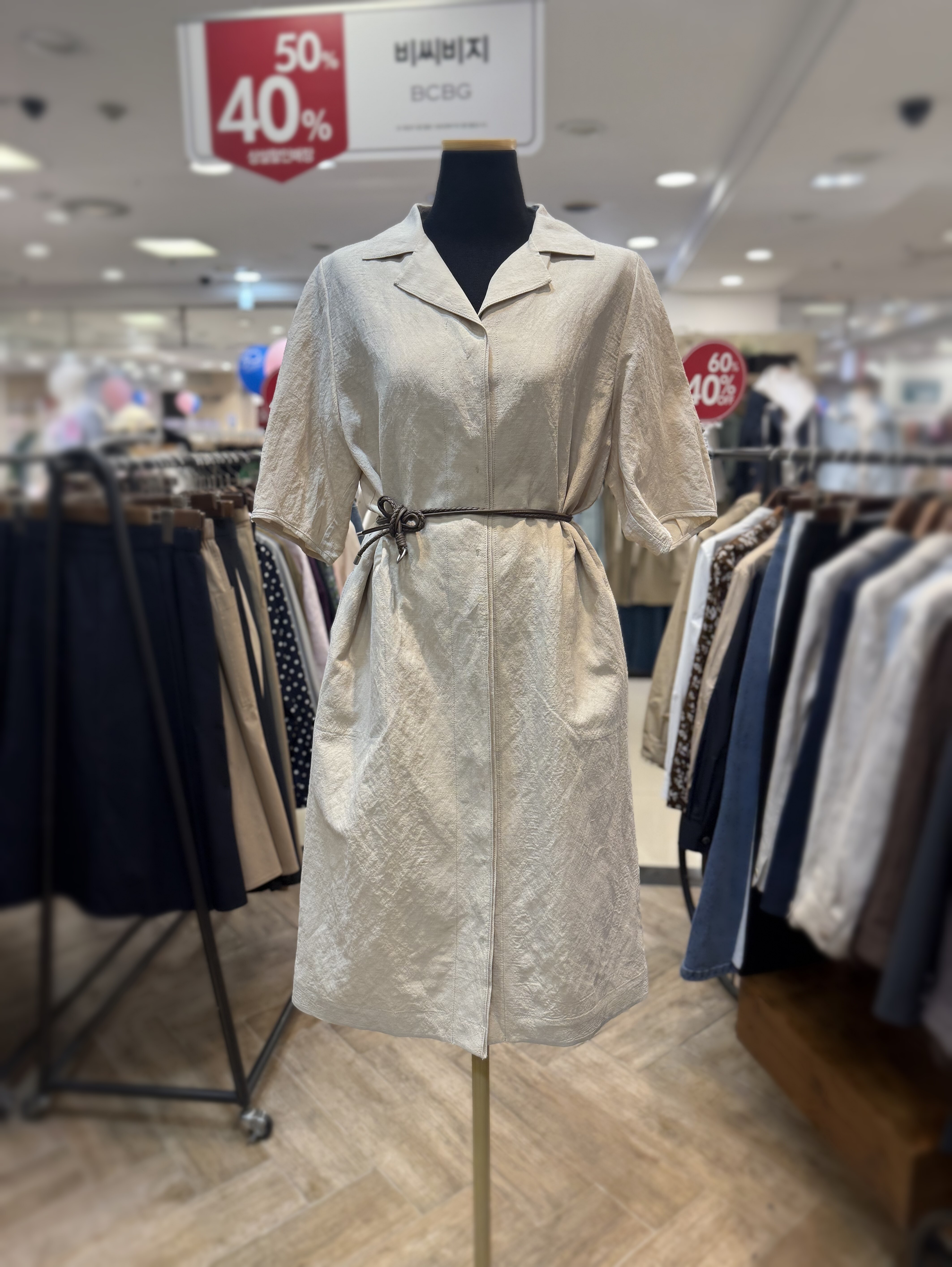 BCBG 세이브존01 오픈형 카라 원피스 B6B4O633_이미지