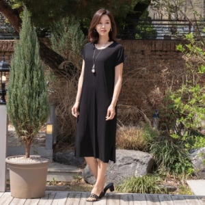 마담4060 엄마옷 잔플리츠인견원피스-QAOP304004이미지입니다. 누르면 해당 게시물로 새창이동합니다.