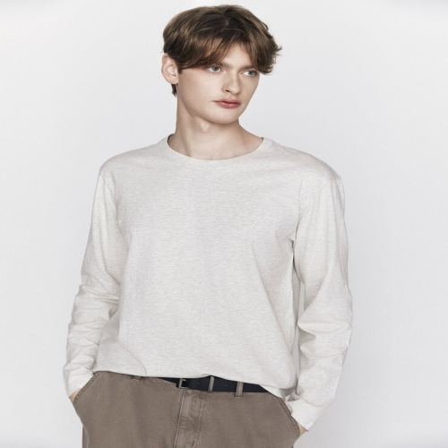 지오다노 남성 봄 라운드넥 기본핏 솔리드 무지 면 긴팔 티셔츠 026501이미지입니다. 누르면 해당 게시물로 새창이동합니다.