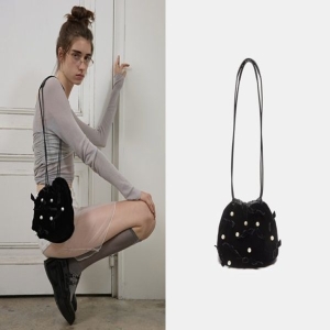 Curtain call shoulder bag black DSBAA25502BLK-I