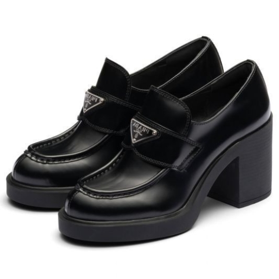 프라다 브러시드 레더 하이힐 로퍼 1D223N 055 F0002