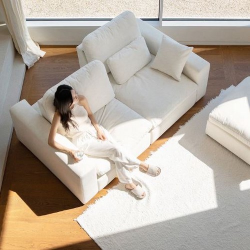 데일리리빙 마일드 구스 스윙 갤럭시 패브릭 소파 3인용이미지입니다. 누르면 해당 게시물로 새창이동합니다.