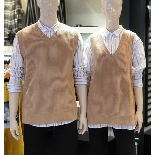 HUM 브이넥 니트 베스트 FHNFCVA792M이미지입니다. 누르면 해당 게시물로 새창이동합니다.