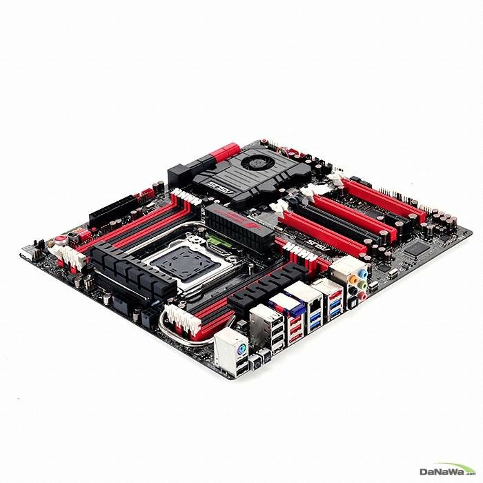 ASUS RAMPAGE �� EXTREME ���̺���