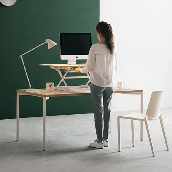 데스커 리프트업 책상 키보드타입 거치형이미지입니다. 누르면 해당 게시물로 새창이동합니다.