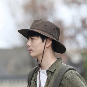 �ҷ��� �׷���ĳ�Ͼ�ν��� DZ