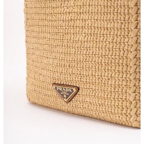 프라다 가죽 디테일이 있는 라지 크로셰 토트백_1BG635_2M2T_F0018_V_OUO_이미지